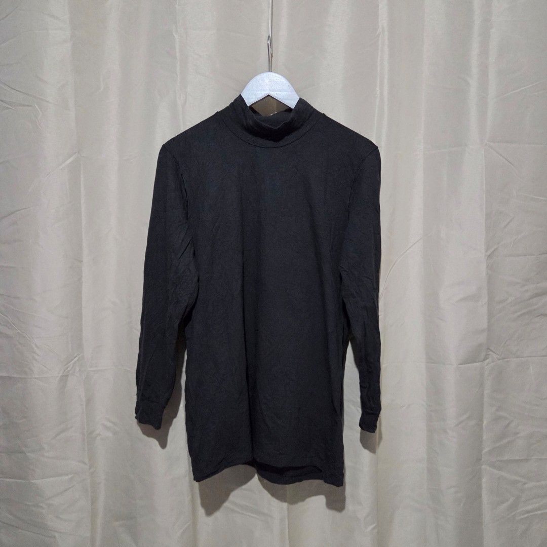UNIQLO MEN HEATTECH EXTRAWARM (Category: Coats, Jackets and Outerwear) located in Santiago. Submitted by fromboxes (Listing ID 1458503995, Image 1). Description: Like new Ships thru J&T Isabela North Luzon Shipping Nationwide No rush shipping 😊😊.