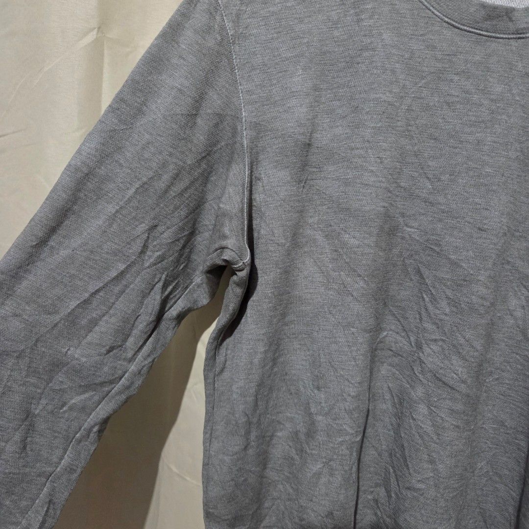UNIQLO MEN HEATTECH ULTRAWARM (Category: Coats, Jackets and Outerwear) located in Santiago. Submitted by fromboxes (Listing ID 1458503449, Image 2). Description: 9/10 may parang oil stain see pic provided Ships thru J&T Isabela North Luzon Shipping Nationwide No rush shipping 😊😊.