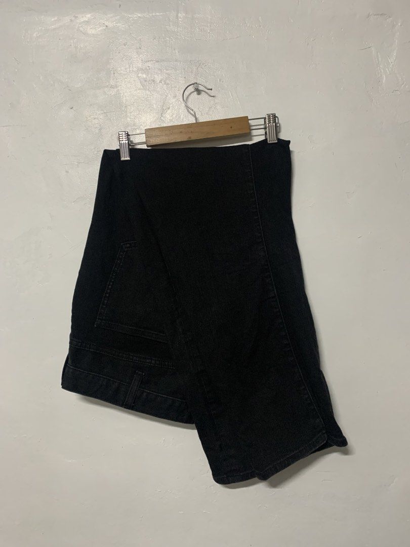 UNIQLO PANTS (Category: Jeans) located in Rizal. Submitted by shopthrifttt (Listing ID 1458541287, Image 3). Description: UNIQLO PANTS SIZE LARGE- XL 30-36 WAITLINE 40 LENGTH NO ISSUE EXCELLENT CONDITION .