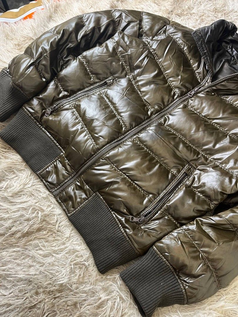 Uniqlo Puffer Down Jacket (Category: Coats, Jackets and Outerwear) located in Baguio. Submitted by labelleferroniere (Listing ID 1458535732, Image 3). Description: Uniqlo Puffer Down Jacket W 20.5 , L 24.5 S on Tag Brand New Condition , Needs Wash Baguio City Loc.