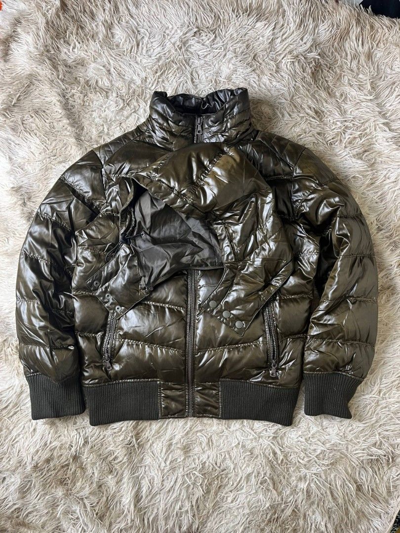Uniqlo Puffer Down Jacket (Category: Coats, Jackets and Outerwear) located in Baguio. Submitted by labelleferroniere (Listing ID 1458535732, Image 1). Description: Uniqlo Puffer Down Jacket W 20.5 , L 24.5 S on Tag Brand New Condition , Needs Wash Baguio City Loc.