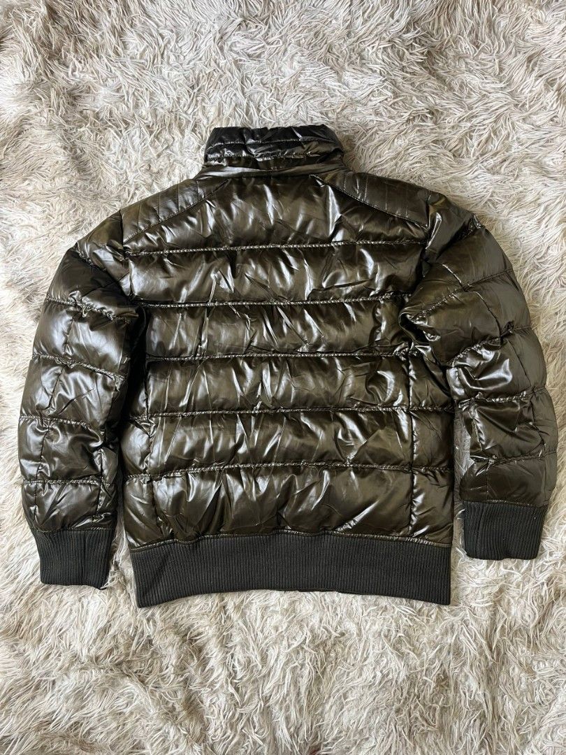 Uniqlo Puffer Down Jacket (Category: Coats, Jackets and Outerwear) located in Baguio. Submitted by labelleferroniere (Listing ID 1458535732, Image 2). Description: Uniqlo Puffer Down Jacket W 20.5 , L 24.5 S on Tag Brand New Condition , Needs Wash Baguio City Loc.