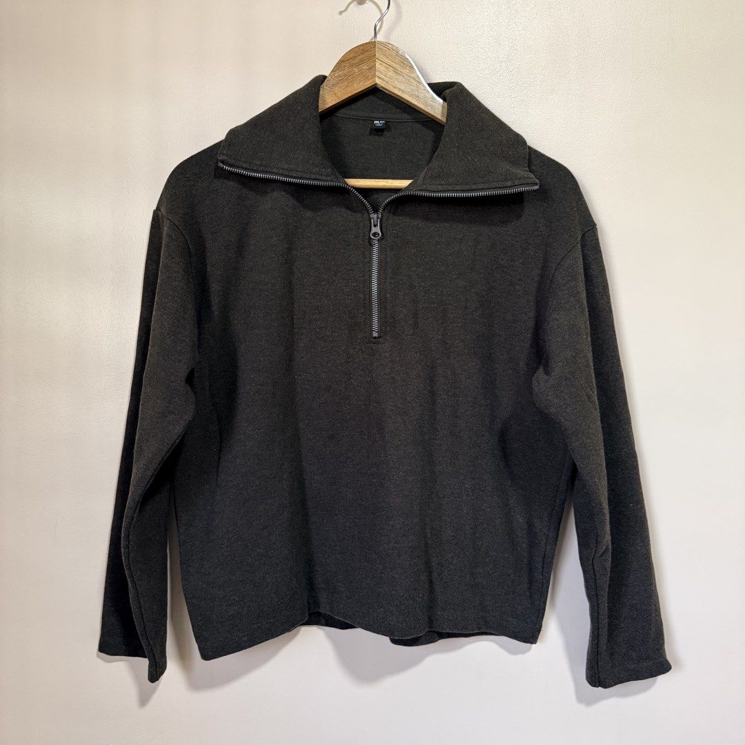 Uniqlo Quarter Zip Sweatshirt (Category: Coats, Jackets and Outerwear) located in Surigao. Submitted by nenafuentes (Listing ID 1458520396, Image 1). Description: Large on tag.