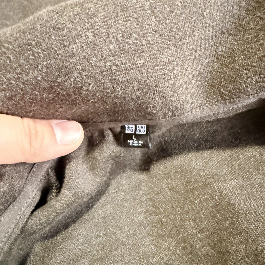Uniqlo Quarter Zip Sweatshirt (Category: Coats, Jackets and Outerwear) located in Surigao. Submitted by nenafuentes (Listing ID 1458520396, Image 2). Description: Large on tag.