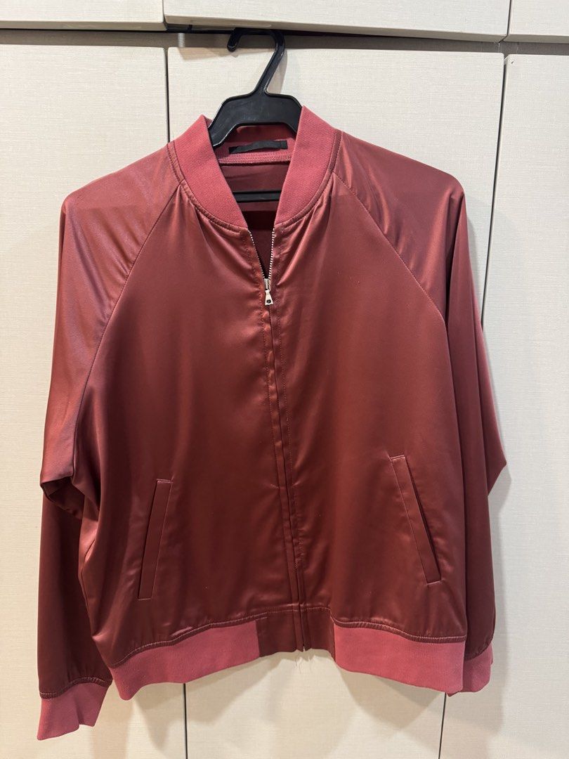 Uniqlo Satin Bomber Jacket (Medium) (Category: Coats, Jackets and Outerwear) located in Quezon City. Submitted by declutter_cts (Listing ID 1458574462, Image 1). Description: Lightweight, thin jacket Great for Philippine weather.