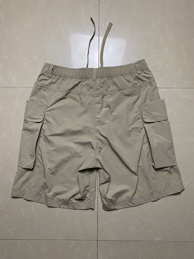 UNIQLO UTILITY (Category: Shorts) located in Andop. Submitted by maikeygong (Listing ID 1458635860, Image 2). Description: SIZE LARGE 32-36 x 22 NO ISSUES EXCELLENT CONDITION .