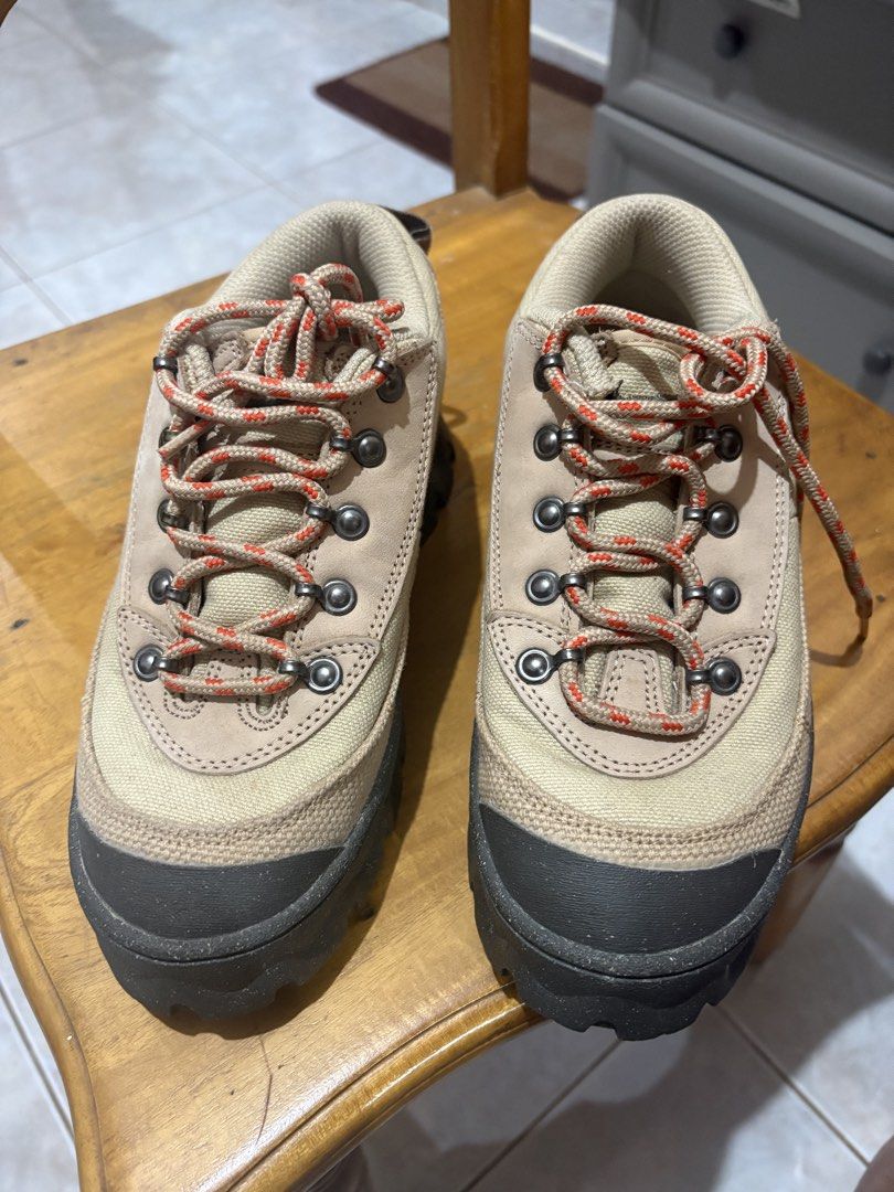 US6 / Nike Lahar Low Grain Sneakers (Category: Sneakers) located in Tuguegarao City. Submitted by past10 (Listing ID 1458615668, Image 1). Description: Nike Lahar Low Grain Sneakers (AUTHENTIC) As new No box. Get as is.