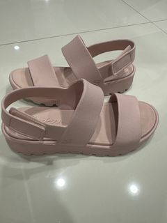 (Category: ) located in . Submitted by ladyx (Listing ID 1458636520, Image 1). Description: .