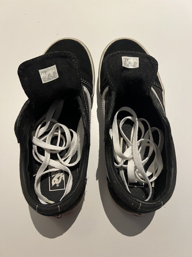 Vans Old Skool sneakers (Category: Sneakers) located in Pasig City. Submitted by seller09876 (Listing ID 1458519124, Image 2). Description: Youth size, negotiable.