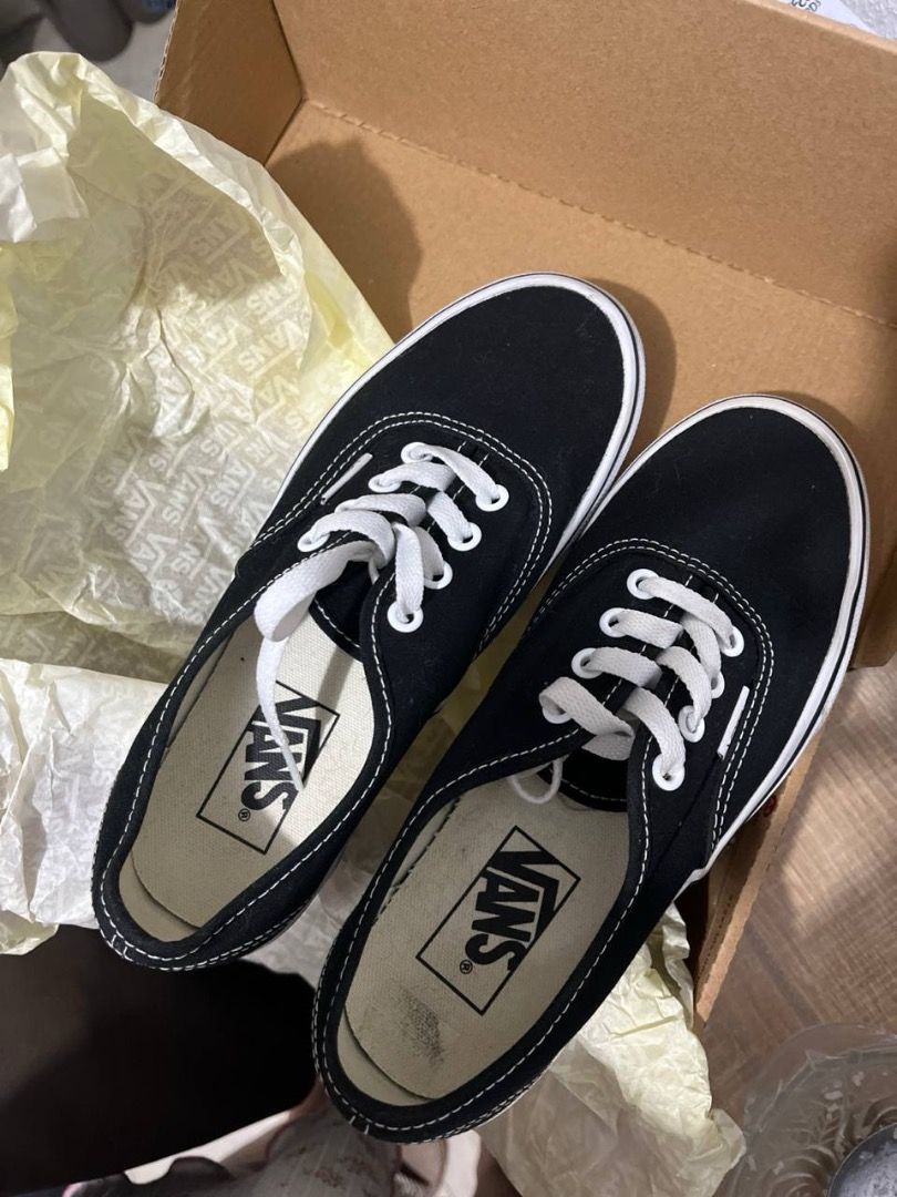 VANS (used only once) (Category: Sneakers) located in Mandaue City. Submitted by its.alexandra (Listing ID 1458687640, Image 1). Description: Vans (used only once) Size 6.5 (23 cm) Rfs: a little small for me.