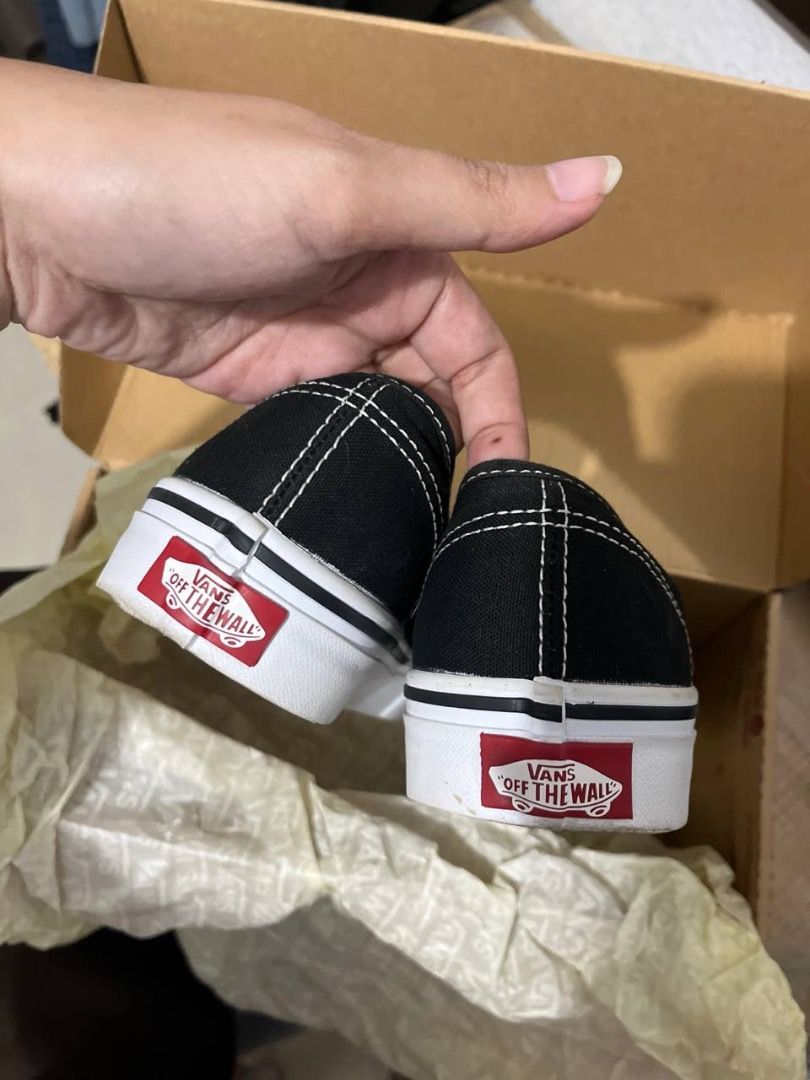 VANS (used only once) (Category: Sneakers) located in Mandaue City. Submitted by its.alexandra (Listing ID 1458687640, Image 3). Description: Vans (used only once) Size 6.5 (23 cm) Rfs: a little small for me.