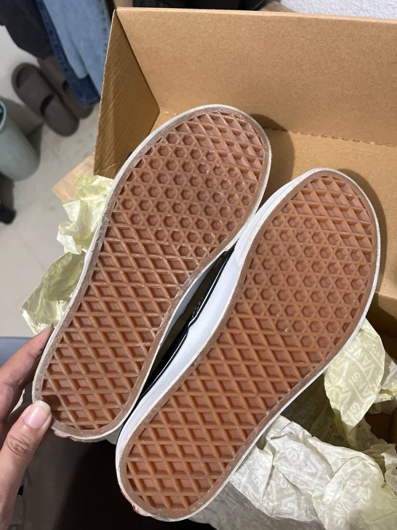 VANS (used only once) (Category: Sneakers) located in Mandaue City. Submitted by its.alexandra (Listing ID 1458687640, Image 2). Description: Vans (used only once) Size 6.5 (23 cm) Rfs: a little small for me.