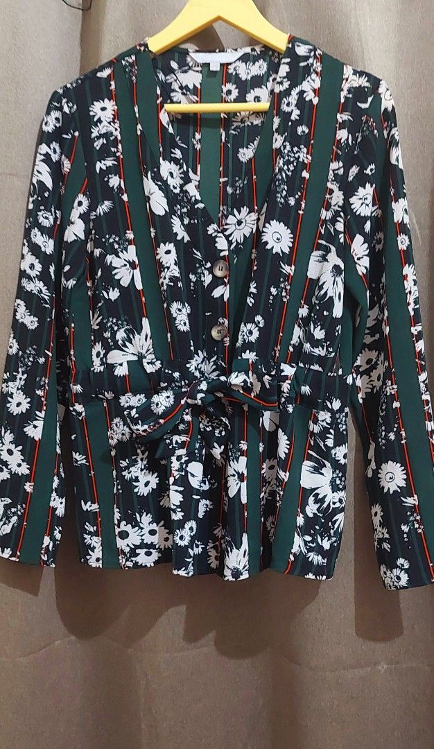 Vero Moda Floral Striped Button-Up Blouse (Category: Blouses) located in Makati City. Submitted by heinzly (Listing ID 1458550822, Image 3). Description: - Dark floral print blouse - Features green and red stripes - V-neckline with button-up front - Cinched waist with tie-front detail bought in debenhams - Long sleeves - Versatile: pairs well with jeans or trousers.