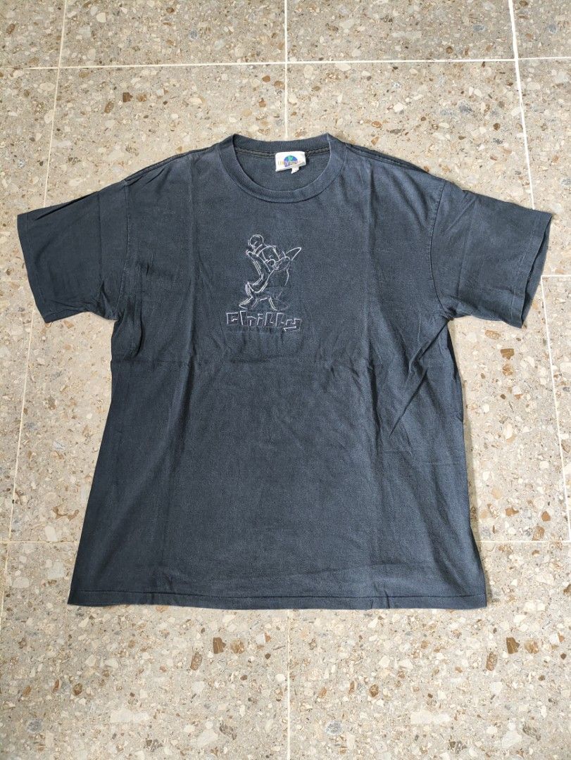 Vintage 90's Chilly Willy Cartoon (Category: Tshirts & Polo Shirts ) located in Aroroy. Submitted by dyce_deals (Listing ID 1458594871, Image 1). Description: Universal Studios 23x28 1-2-2 Issue/s: Loose Stitch Tiny Pinhole.