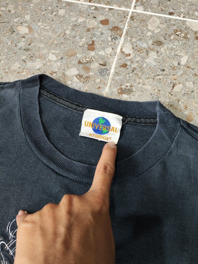 Vintage 90's Chilly Willy Cartoon (Category: Tshirts & Polo Shirts ) located in Aroroy. Submitted by dyce_deals (Listing ID 1458594871, Image 3). Description: Universal Studios 23x28 1-2-2 Issue/s: Loose Stitch Tiny Pinhole.