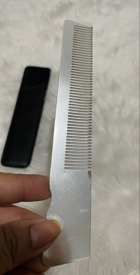 Benz 1883 metal grooming comb (Category: Hair) located in Quezon City. Submitted by sissymissy1527 (Listing ID 1458682238, Image 3). Description: .