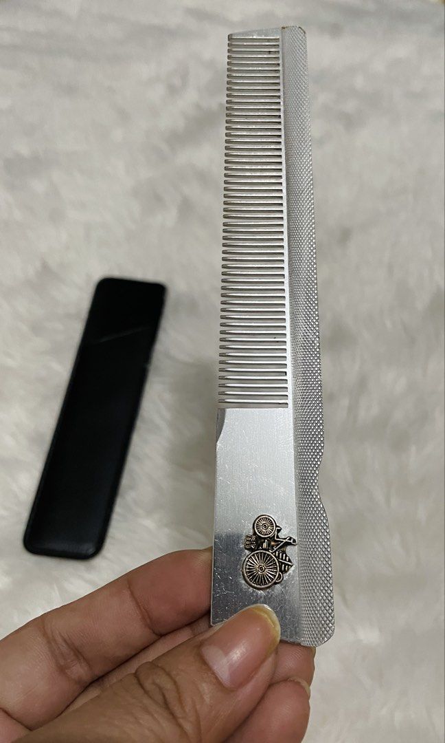 Benz 1883 metal grooming comb (Category: Hair) located in Quezon City. Submitted by sissymissy1527 (Listing ID 1458682238, Image 2). Description: .