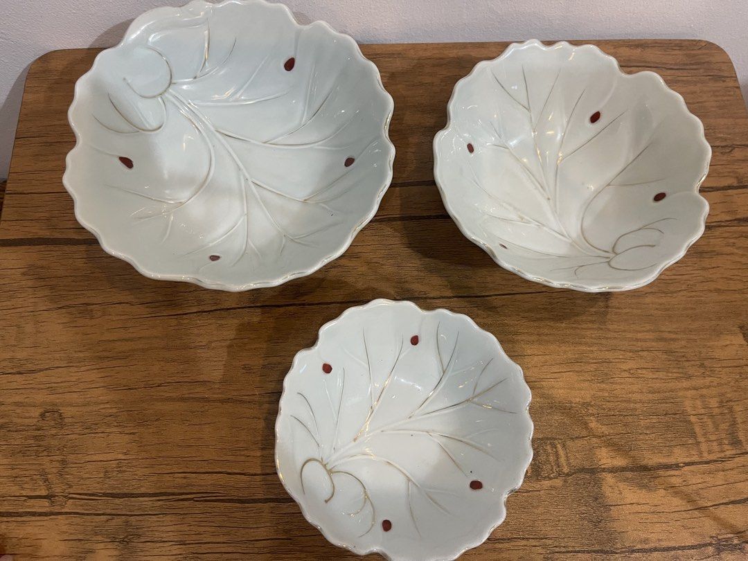 vintage Japanese ceramic leaf-shaped bowl (Category: Other Kitchenware & Tableware) located in San Fernando. Submitted by japansurpluselyu (Listing ID 1458515812, Image 1). Description: .
