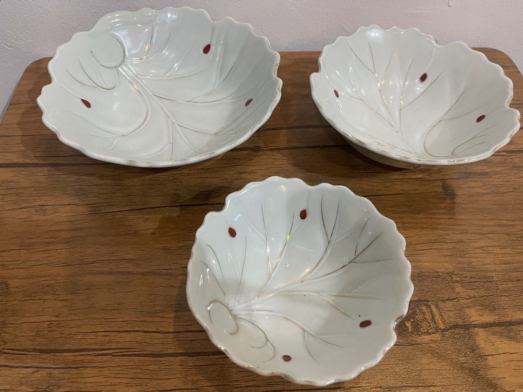 vintage Japanese ceramic leaf-shaped bowl (Category: Other Kitchenware & Tableware) located in San Fernando. Submitted by japansurpluselyu (Listing ID 1458515812, Image 2). Description: .