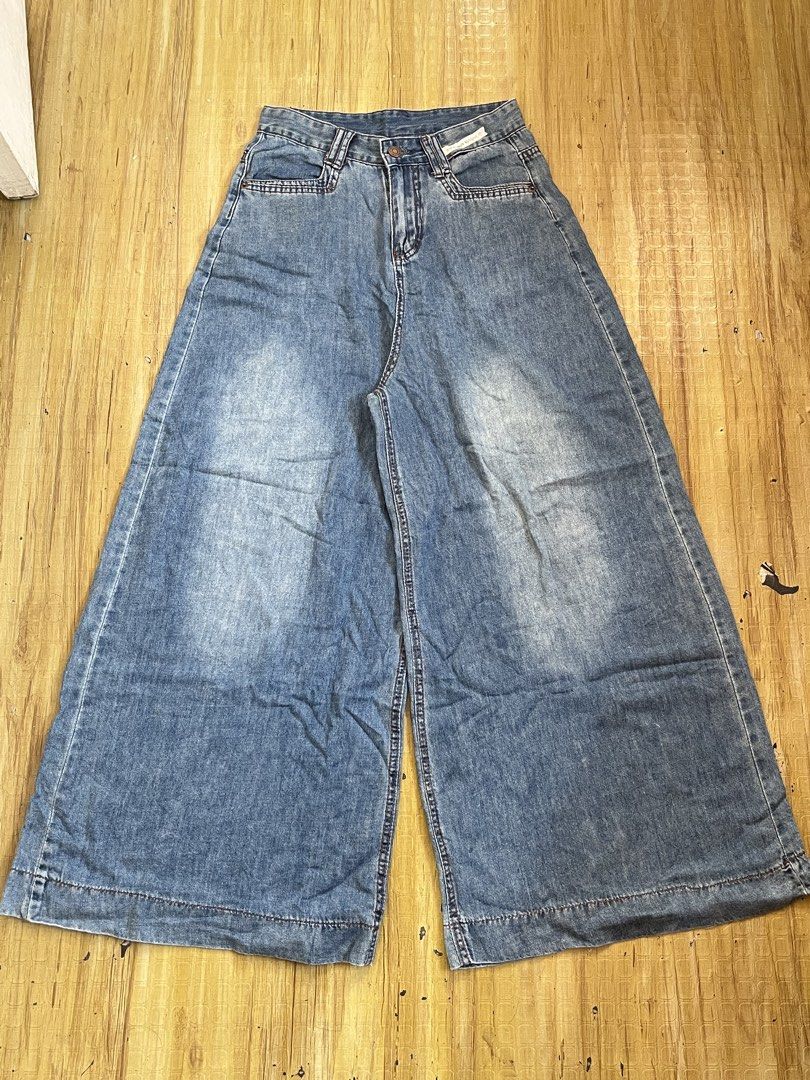 Vintage Wideleg/ Godzilla pants (Category: Jeans) located in Cavite. Submitted by x.avie (Listing ID 1458659185, Image 1). Description: declutter sale size 27 length 42 leg hole 17 soft denim nasunod yung tela (idk if keri unisex since soft denim siya) rfs: declutter di ko na size unused pa naman.