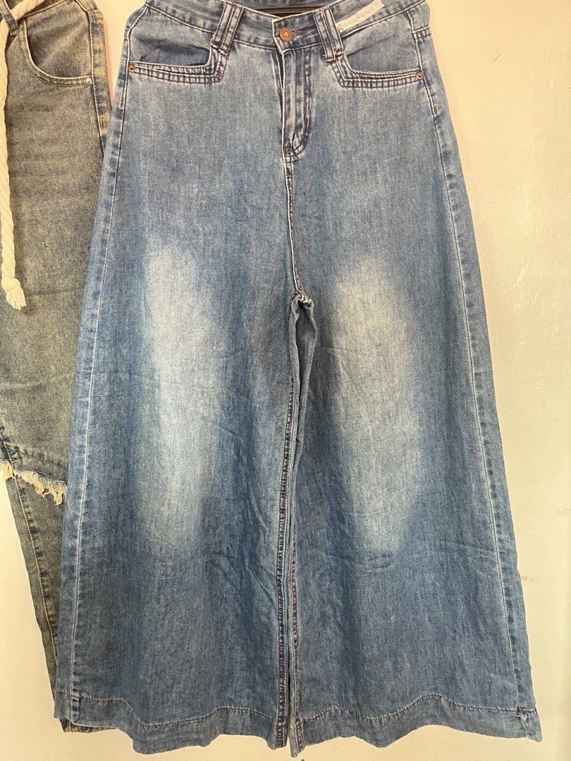 Vintage Wideleg/ Godzilla pants (Category: Jeans) located in Cavite. Submitted by x.avie (Listing ID 1458659185, Image 2). Description: declutter sale size 27 length 42 leg hole 17 soft denim nasunod yung tela (idk if keri unisex since soft denim siya) rfs: declutter di ko na size unused pa naman.