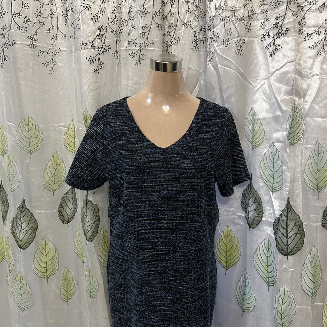 V-Neck Dress with Zipper (Category: Dresses) located in San Pedro. Submitted by clothesyph (Listing ID 1458637420, Image 1). Description: ⊹ preloved — no major flaws/issues ⊹ size: fits large to extra large check out my listings for more items! ▫️payment: gcash / bank transfer ▫️delivery: j&t / lalamove (can ship from bgc or san pedro, laguna).