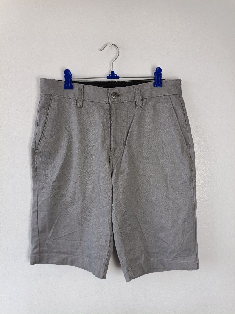 Volcom Grey Shorts 29-30W, 20L (Category: Shorts) located in Manila. Submitted by mamijessa (Listing ID 1458580709, Image 2). Description: - Brand: Volcom - Color: Grey - Size: 29-30W x 20L - Condition: Good as new, no issues - Color Rating: 10/10 - Fit: Classic fit - Style: Great for everyday wear, easy to pair with any top - Features: Comfy.
