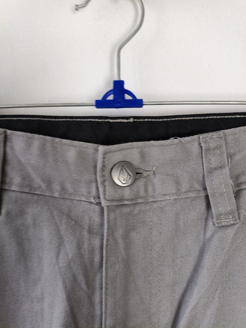 Volcom Grey Shorts 29-30W, 20L (Category: Shorts) located in Manila. Submitted by mamijessa (Listing ID 1458580709, Image 3). Description: - Brand: Volcom - Color: Grey - Size: 29-30W x 20L - Condition: Good as new, no issues - Color Rating: 10/10 - Fit: Classic fit - Style: Great for everyday wear, easy to pair with any top - Features: Comfy.