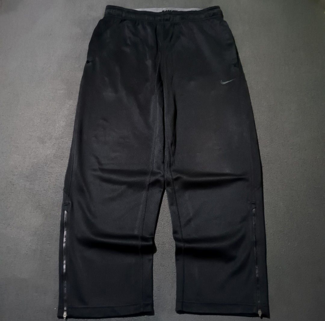 VTG Nike Dri-Fit Black Ankle zip (Category: Jeans) located in Manila. Submitted by eyldrn (Listing ID 1458601586, Image 1). Description: VTG NIKE MEN'S BLACK ANKLE-ZIP DIMENSION (INCHES) Size: free size Length: 39 Thigh: 15 Leg Opening: 9 DETAILS Issue: none Condition: Very Good Color Rate: 10/10 itim na itim pa mga boss PRICE:P450.