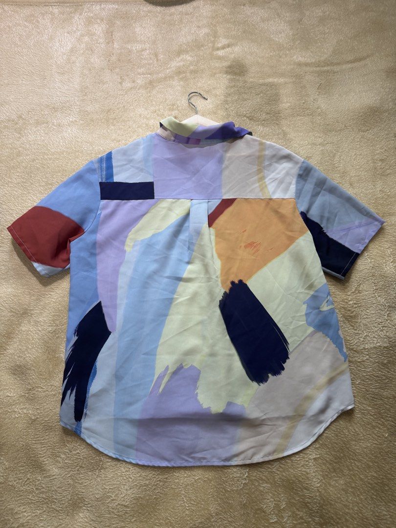 WESTLINK Abstract Print Short Sleeve Button Up Shirt (Category: Tshirts & Polo Shirts ) located in Quezon City. Submitted by poch.queue (Listing ID 1458573122, Image 2). Description: - WESTLINK short sleeve shirt - Cool abstract print - Button-up style - Missing top button but not noticeable - Light and breezy fabric - Labeled as L but fits as S.
