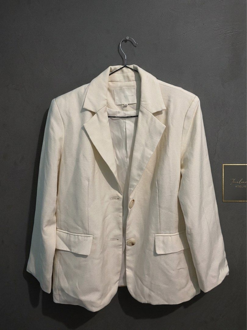 White beige Blazer (Category: Coats, Jackets and Outerwear) located in Taguig. Submitted by zeal_kristine (Listing ID 1458590909, Image 1). Description: Med to Large Size With washable dirt With pads and double lining .