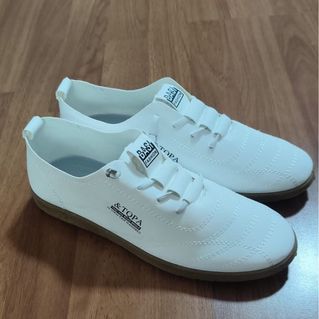 (Category: ) located in . Submitted by helpclearmeclothes (Listing ID 1458533714, Image 1). Description: .
