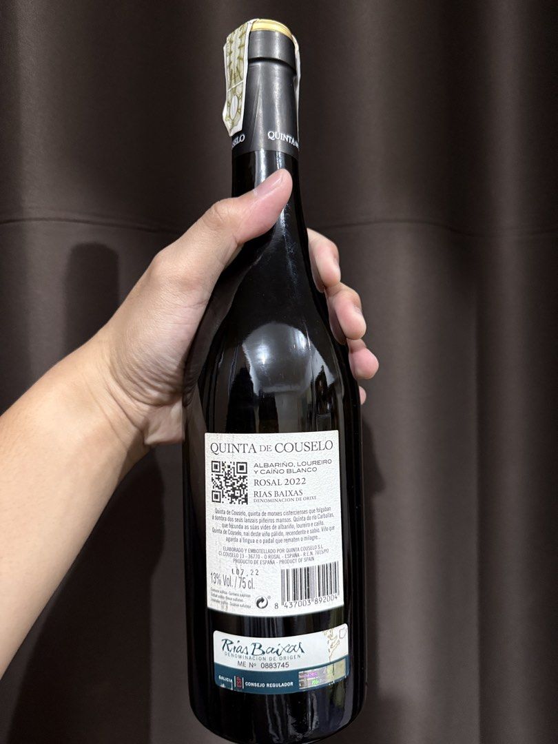 White wine | Quinta de Couselo Rosal 2022 (Category: Beverages) located in Manila. Submitted by del_mndz (Listing ID 1458658527, Image 2). Description: Quinta de Couselo Rosal 2022 Premium white wine from Rías Baixas, Spain, made from Albariño, Loureiro & Caiño Blanco. ✨ Crisp & refreshing 🍋 Citrus & white peach notes 🦐 Perfect with seafood 2022 | 750ml | 13% ABV 💰 ₱1,800 🚚 Metro Manila delivery available 18+ only. Drink responsibly. Message 