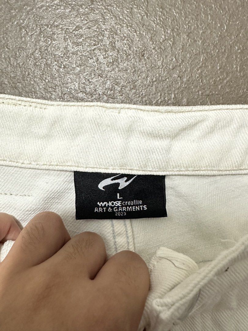 Whose Studios Wide Leg White Jeans (Category: Jeans) located in Santa Rosa. Submitted by jeloboi (Listing ID 1458676751, Image 3). Description: Bought it here in carousell RFS: Did not fit me Issues: Seen in the last slide (Loose Stitching in the back part) Measurements: Waist: 30-31 Length: 38.5 in Leg Opening: 10 in .
