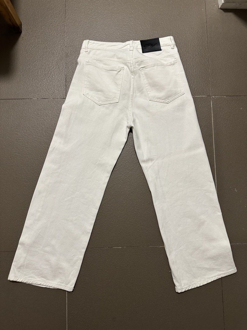 Whose Studios Wide Leg White Jeans (Category: Jeans) located in Santa Rosa. Submitted by jeloboi (Listing ID 1458676751, Image 2). Description: Bought it here in carousell RFS: Did not fit me Issues: Seen in the last slide (Loose Stitching in the back part) Measurements: Waist: 30-31 Length: 38.5 in Leg Opening: 10 in .