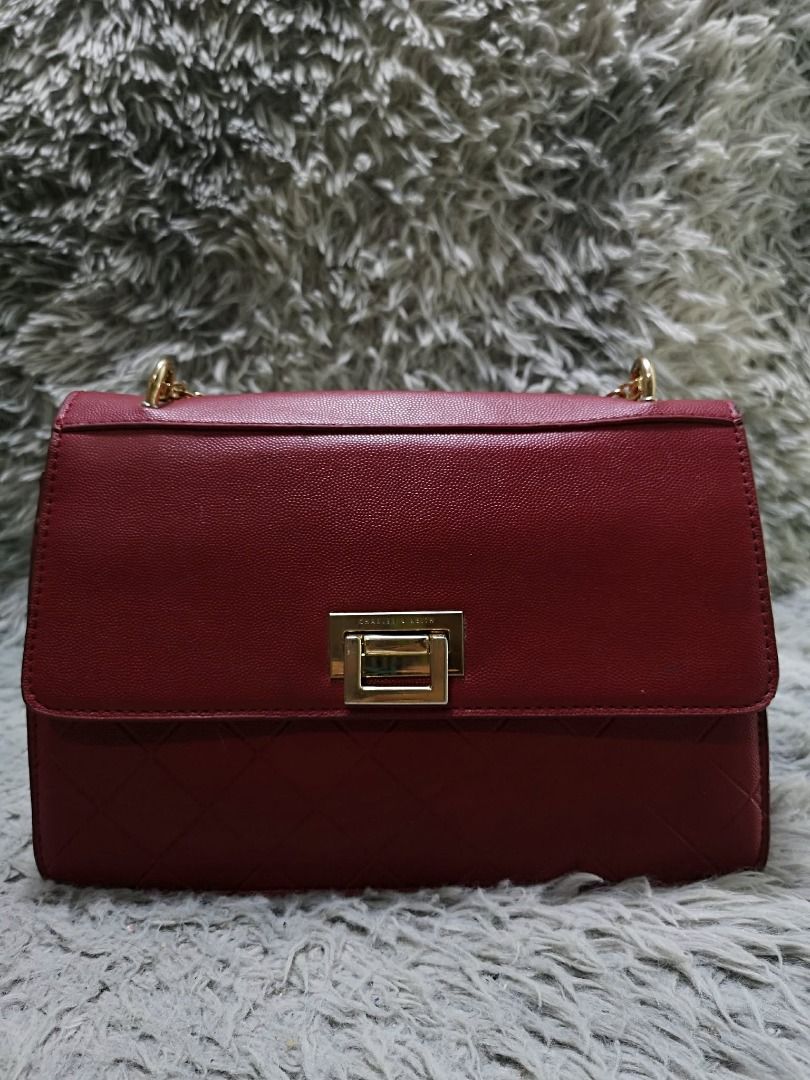 Wine Red Leather Chain Bag (Category: Cross-body Bags) located in Santa Cruz. Submitted by jmy_surplus.2 (Listing ID 1458638807, Image 1). Description: Size ; L - 7.5 W - 11 Color ; Wine red Type ; Chain bag Brand ; No brand Material ; Leather Style ; Gold Tone Chain Bag LR 168 JMY 5 Batch #217.
