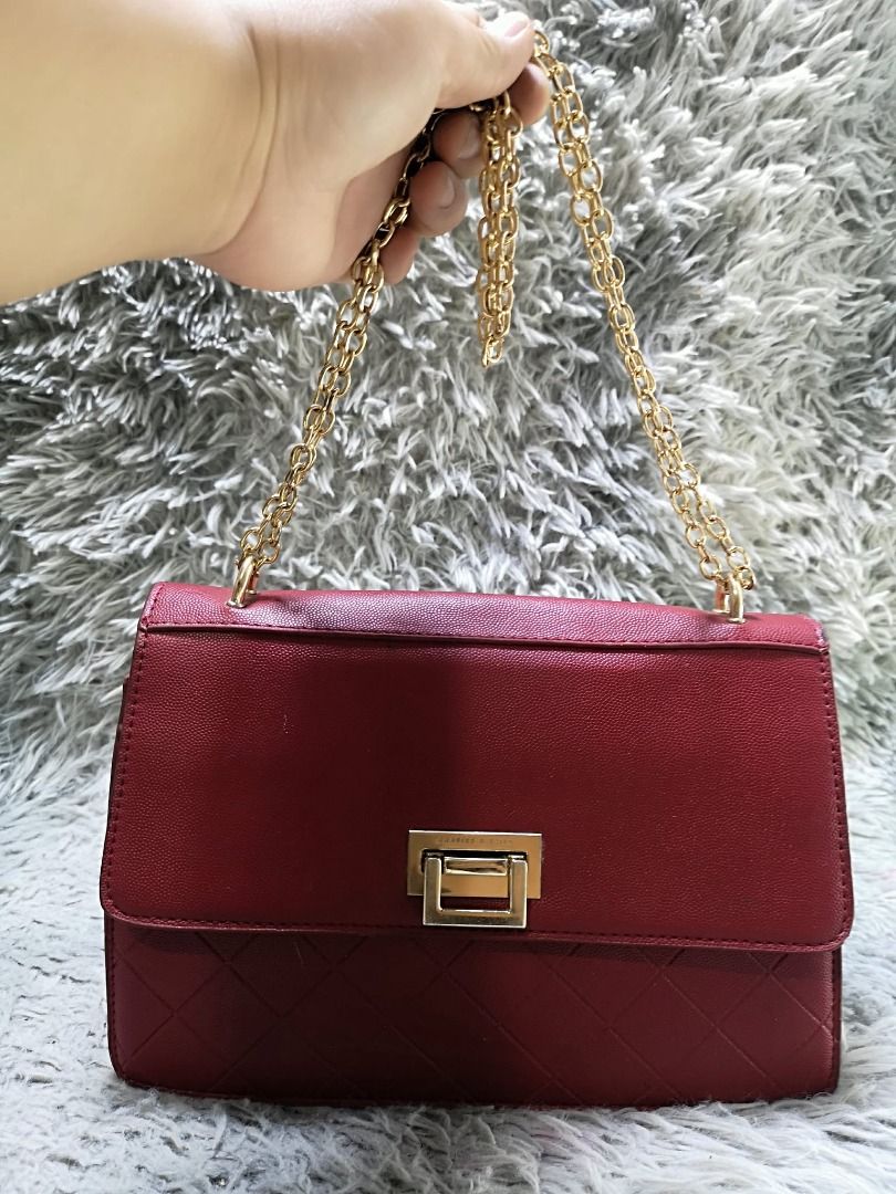 Wine Red Leather Chain Bag (Category: Cross-body Bags) located in Santa Cruz. Submitted by jmy_surplus.2 (Listing ID 1458638807, Image 2). Description: Size ; L - 7.5 W - 11 Color ; Wine red Type ; Chain bag Brand ; No brand Material ; Leather Style ; Gold Tone Chain Bag LR 168 JMY 5 Batch #217.