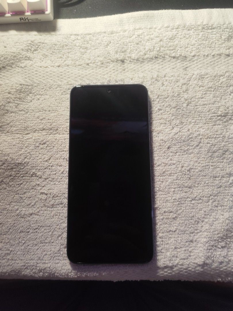 Xiaomi Redmi Note 11 8GB RAM/128 STO (Category: Xiaomi) located in Las Pinas. Submitted by mightyshark.46afd8 (Listing ID 1458598063, Image 1). Description: Has superficial cracks on the rear.