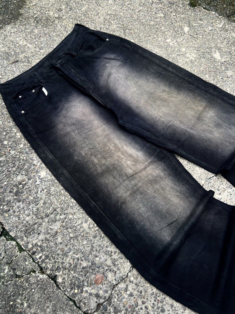 Y2k BlackAcidwashed Baggy Pants (Category: Jeans) located in Manila. Submitted by jamesgrefi35527 (Listing ID 1458546473, Image 3). Description: Dm.