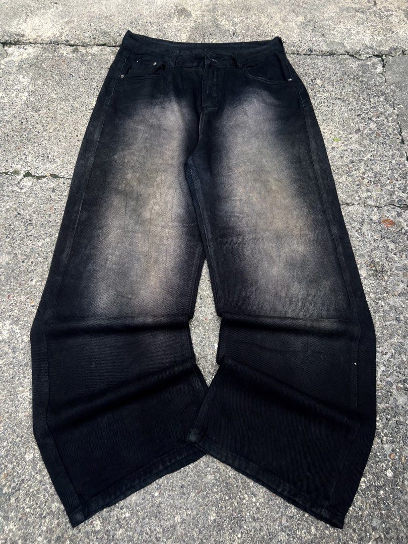 Y2k BlackAcidwashed Baggy Pants (Category: Jeans) located in Manila. Submitted by jamesgrefi35527 (Listing ID 1458546473, Image 1). Description: Dm.