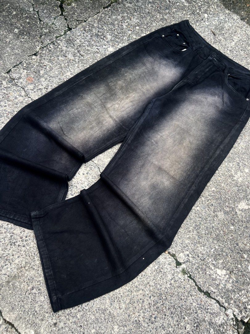 Y2k BlackAcidwashed Baggy Pants (Category: Jeans) located in Manila. Submitted by jamesgrefi35527 (Listing ID 1458546473, Image 2). Description: Dm.