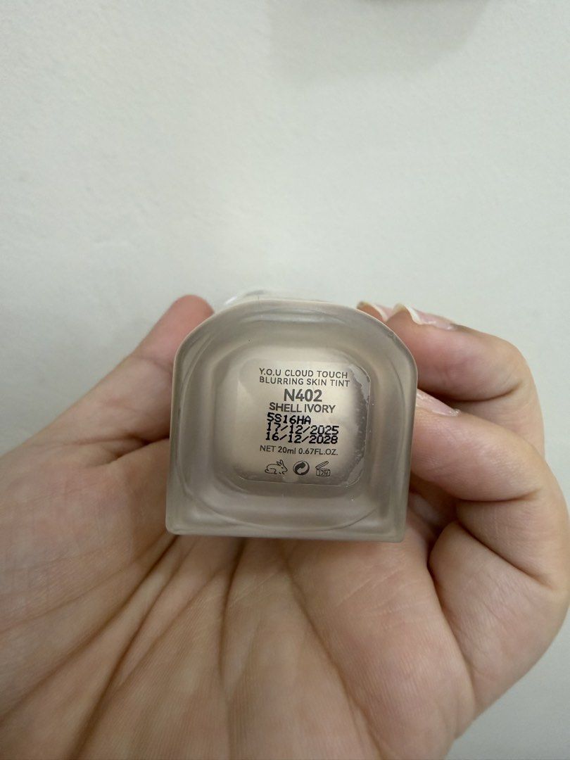 Y.O.U Cloud Touch Blurring Skin Tint SPF25PA+++ Shell Ivory (Category: Makeup) located in Pasig City. Submitted by missearly7 (Listing ID 1458538735, Image 3). Description: - Y.O.U Cloud Touch Blurring Skin Tint - Shade: Shell Ivory - Effect: Blurring, lightweight formula - Protection: SPF25 PA+++ - Size: 20ml - Expiry Date: 16/12/2028 Rfs: maputi sa akin. Maganda siya nakaka blur. Wrong shade match.