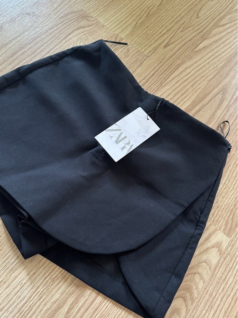 ZARA | Scallop Skort XS (Category: Shorts) located in Roxas City. Submitted by elliesuite (Listing ID 1458516754, Image 3). Description: Read: LAST PRICE POSTED ‼️ NO WHEN WORN ‼️ NO MEASUREMENTS Brand New with Tags Size: XS Fits 26-27 waistline Retails ₱1995. SF c/o Buyer. (JRS Express ONLY ₱150) No grab/lala (not from the Metro) All sales are final. No REFUND. No return / exchange. .