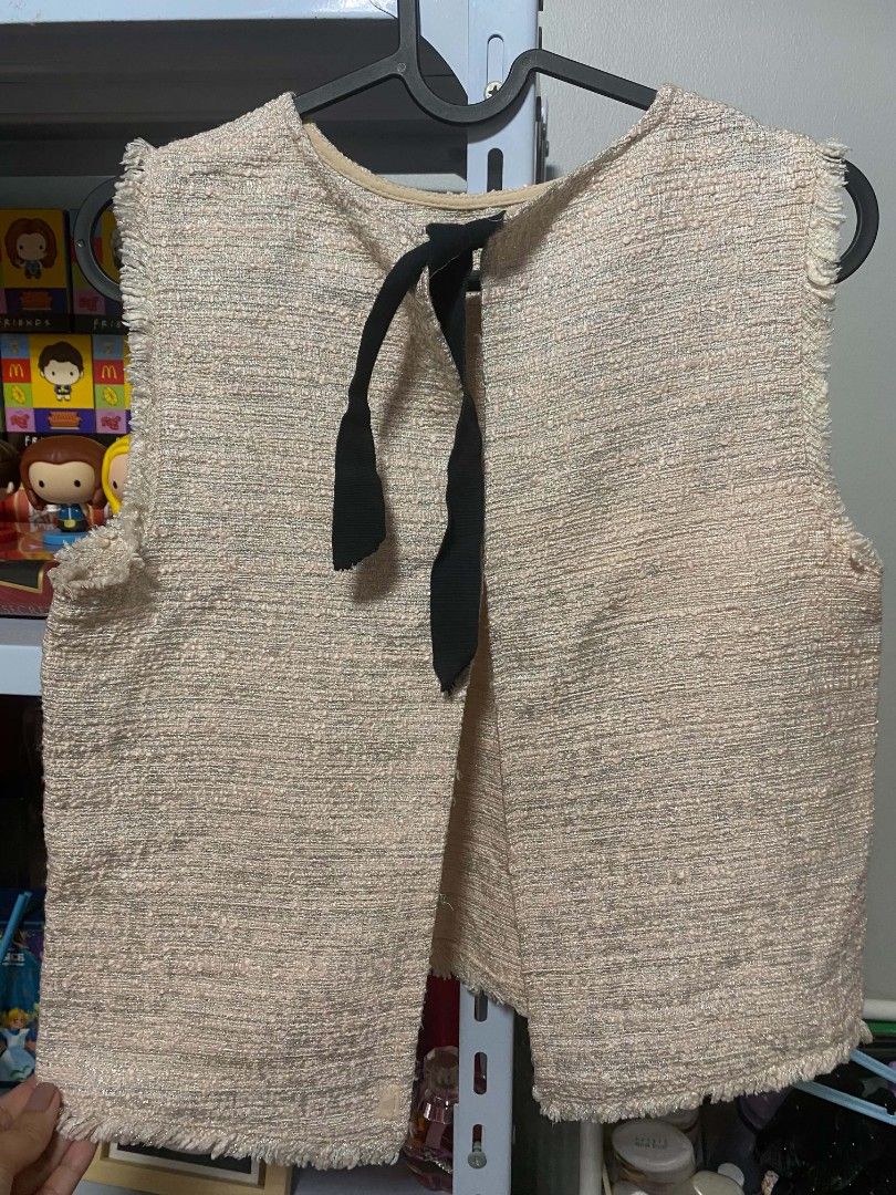 Zara Basic Tweed Vest (Category: Sleeveless) located in Koronadal. Submitted by zxckeeeny_ (Listing ID 1458616952, Image 1). Description: ‎Zara Basic Tweed Vest ‎excellent ‎no issue ‎S on tag.
