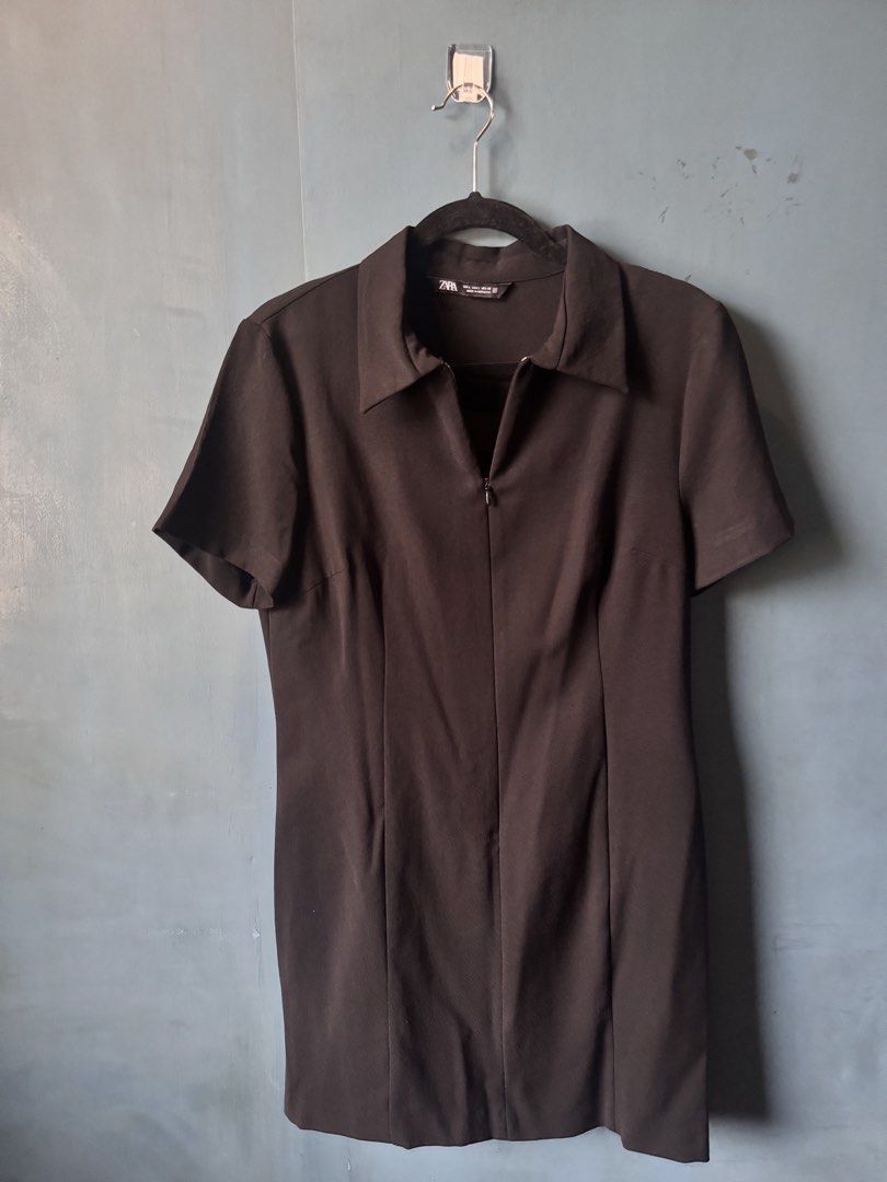 ZARA Black Collared Zip-Up Mini Dress (Category: Dresses) located in Quezon City. Submitted by reesespiecess (Listing ID 1458597616, Image 1). Description: - ZARA Black Mini Dress with collared neckline and zip-up front. Versatile dress that can be dressed up or down. - Super cute mini black dress! Loved wearing this because it was so versatile :) .