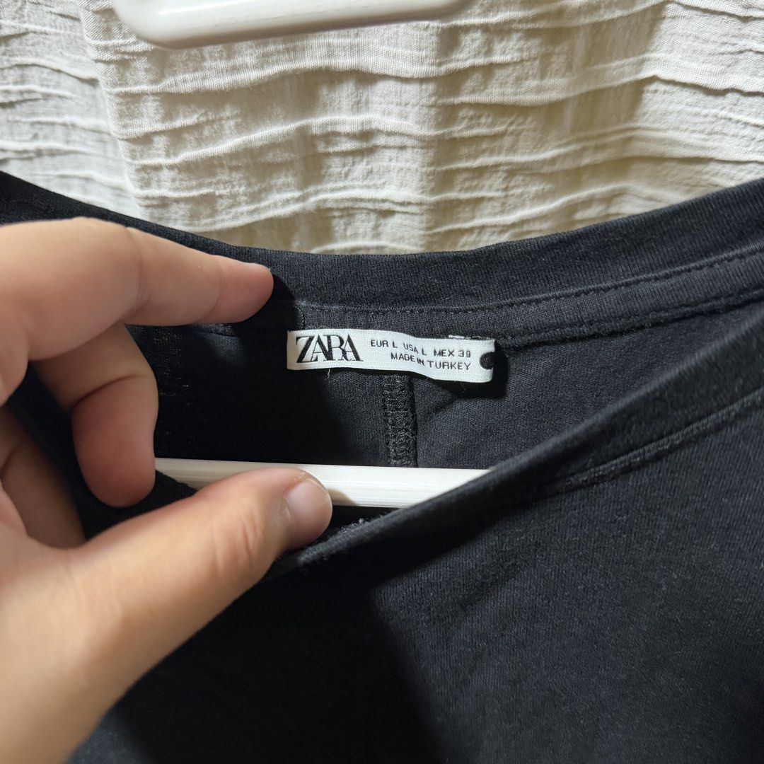 Zara Black Muscle Tee [L] (Category: Sleeveless) located in Caloocan City. Submitted by pasabuybytinedahan (Listing ID 1458576647, Image 2). Description: .