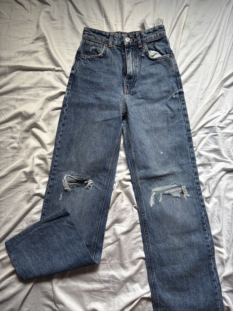 Zara Blue Distressed Wide Leg Jeans (Category: Jeans) located in Mandaluyong City. Submitted by mini.declutter (Listing ID 1458520607, Image 3). Description: - Zara Blue Denim Jeans - Wide Leg Fit - High Waisted - Distressed Knee Details - Made in Turkey - Size: EUR 32 / US 4 / UK 22.