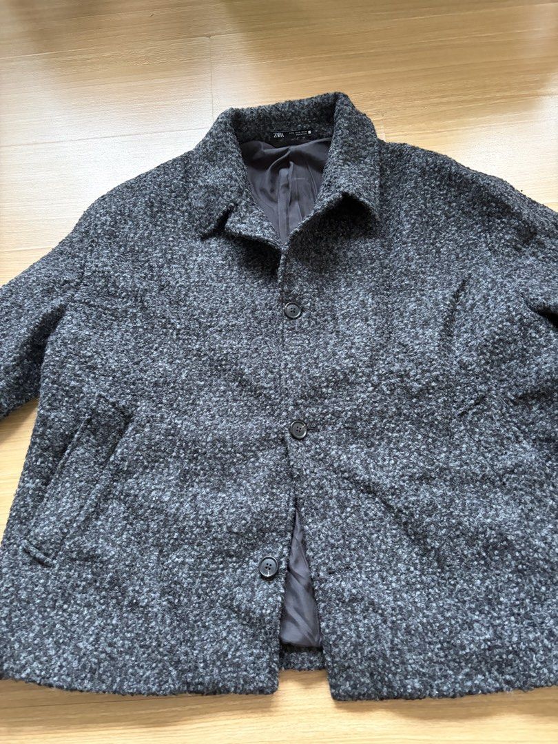 ZARA Man Wool Textured Button-Up Coat (Category: Coats, Jackets and Outerwear) located in Makati City. Submitted by citysunset (Listing ID 1458570769, Image 2). Description: - Grey textured jacket from ZARA - Button-up front with collared neckline - Two front pockets - Fully lined interior - Ideal for layering - Pairs well with jeans or trousers - Size XXL.