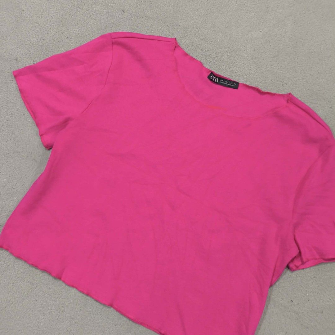 ZARA pink croptop (Category: Others Tops) located in Calatrava. Submitted by messytera9 (Listing ID 1458658635, Image 3). Description: ZARA pink croptop Size on tag Large Made in Bangladesh WxL: 17.5" x 16.