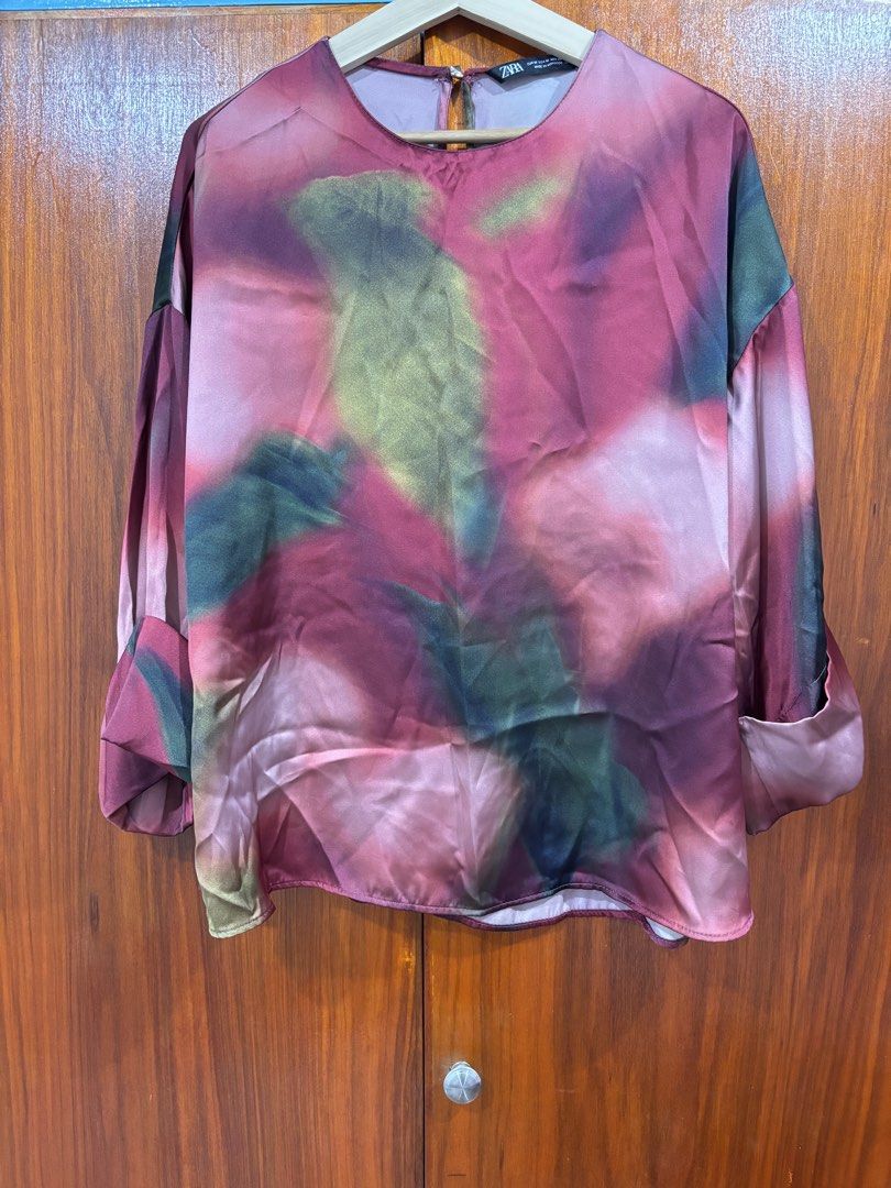 Zara printed satin blouse (Category: Blouses) located in Taytay. Submitted by oreomatcha (Listing ID 1458618013, Image 2). Description: Price is negotiable but no lowballing Be sure with your offer so u don’t waste my time .